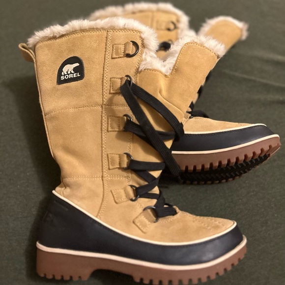 Sorel Winter Boots - Picture 3 of 3
